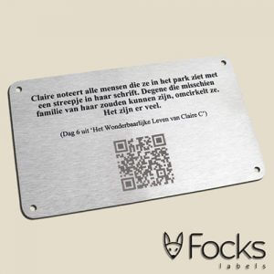 QR-Codeschild aus eloxiertem Aluminium, mit laserbeschriftetem QR-Code