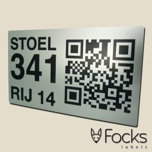 QR-Codeschild aus Aluminum für Theatersitze, mit vollfarbigem Druck