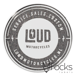 Dealer label Loud Motorcycles, 3D metaal, basislaag 0,1 mm dik metaal zwart vernikkeld met structuur, toplaag 0,1 mm dik metaal zilverglanzend vernikkeld, met kleeflaag