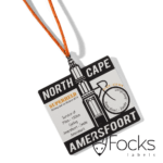 Medaille North Cape, voor sponsortocht, geanodiseerd aluminium, slijtvaste full colour bedrukking, contour gefreesd, met boorgat en koord.