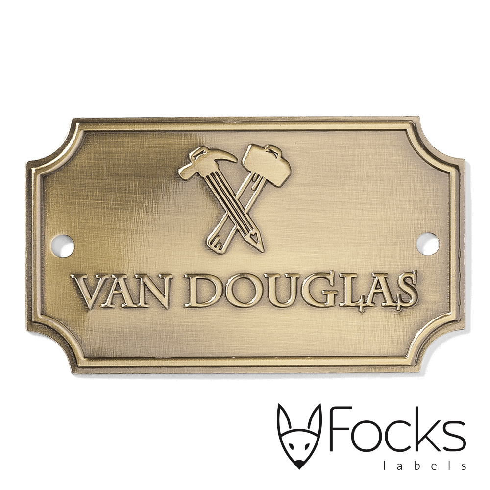 Naamplaatje Van Douglas, voor meubelen, logo gepreegd in aluminium, contour gestanst, antiek messing finish
