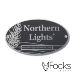 RVS naamlabel Northern Lights, geborsteld, achtergrond verdiept geëtst en ingelakt in zwart.