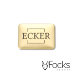 Naamlabel Ecker Interieur, messing, logo verdiept geëtst en ingelakt in zwart, foam tape aan achterzijde, machinaal gestanst.